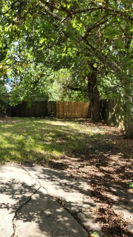 7102 Stewart Street, Hitchcock, TX 77563
