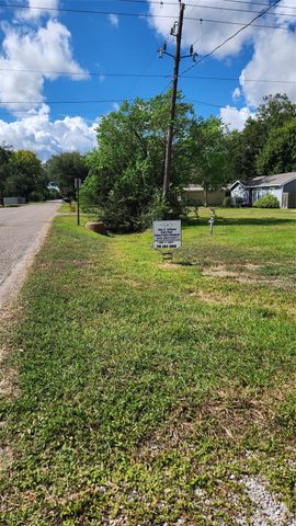 7102 Stewart Street, Hitchcock, TX 77563