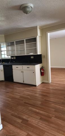 7102 Stewart Street, Hitchcock, TX 77563