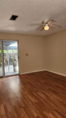 7102 Stewart Street, Hitchcock, TX 77563