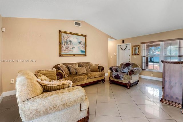 19240 NW 60th Ct, Hialeah, FL 33015