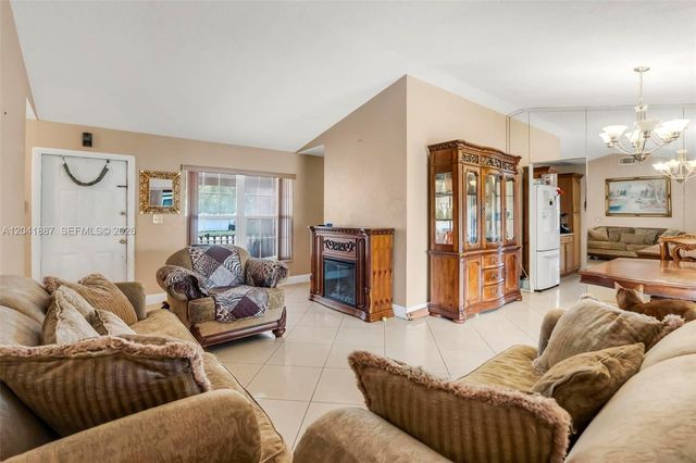 19240 NW 60th Ct, Hialeah, FL 33015