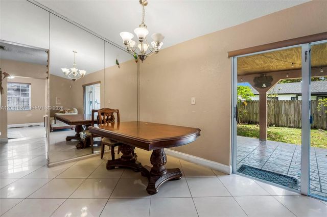 19240 NW 60th Ct, Hialeah, FL 33015