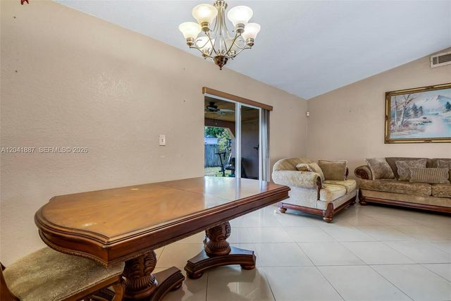 19240 NW 60th Ct, Hialeah, FL 33015
