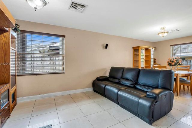 19240 NW 60th Ct, Hialeah, FL 33015