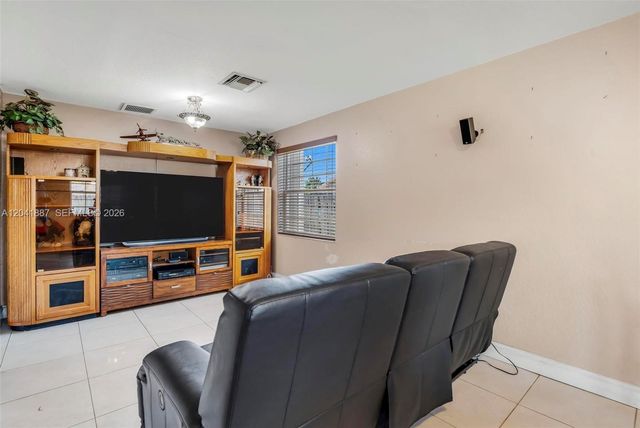 19240 NW 60th Ct, Hialeah, FL 33015