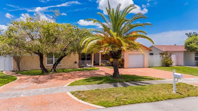 19240 NW 60th Ct, Hialeah, FL 33015
