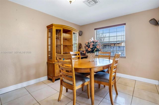 19240 NW 60th Ct, Hialeah, FL 33015
