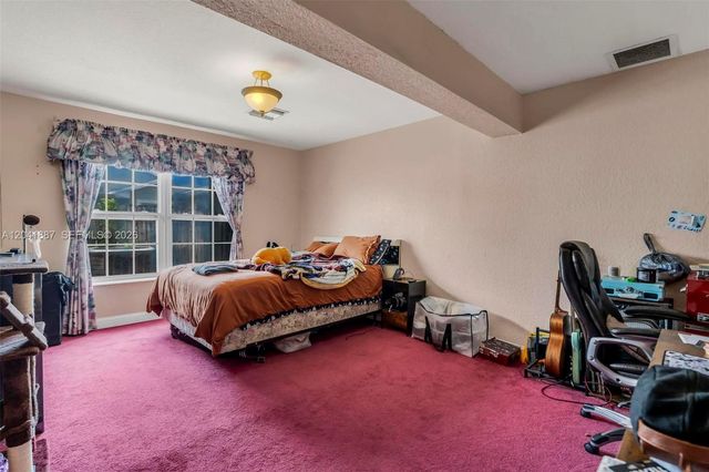 19240 NW 60th Ct, Hialeah, FL 33015