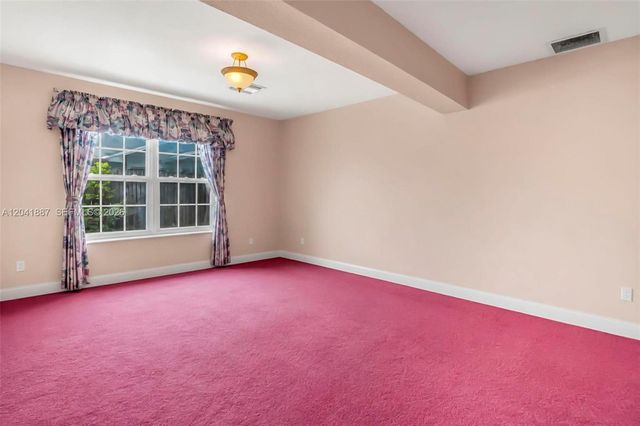 19240 NW 60th Ct, Hialeah, FL 33015