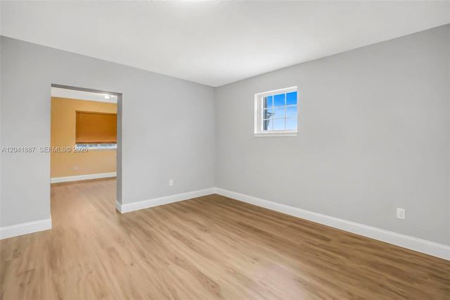 19240 NW 60th Ct, Hialeah, FL 33015
