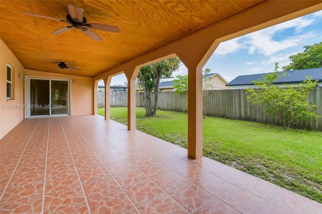 19240 NW 60th Ct, Hialeah, FL 33015