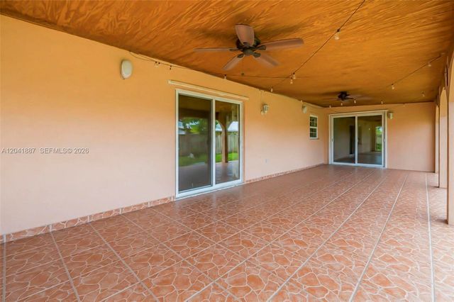 19240 NW 60th Ct, Hialeah, FL 33015