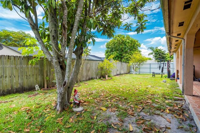 19240 NW 60th Ct, Hialeah, FL 33015