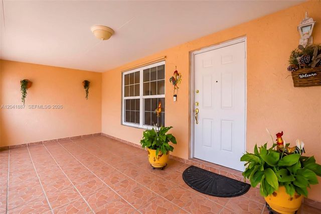 19240 NW 60th Ct, Hialeah, FL 33015