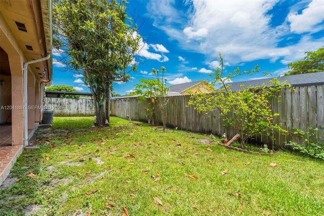 19240 NW 60th Ct, Hialeah, FL 33015