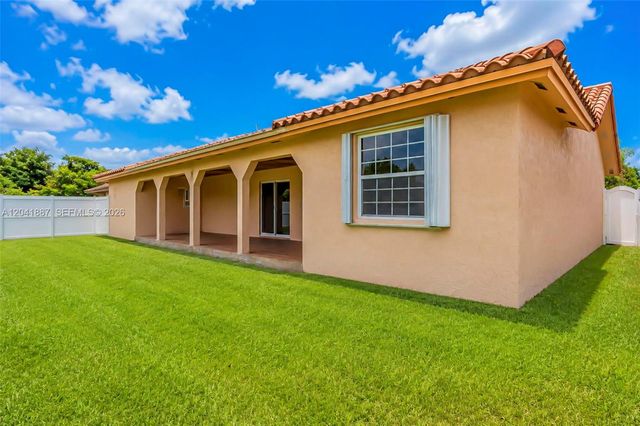 19240 NW 60th Ct, Hialeah, FL 33015