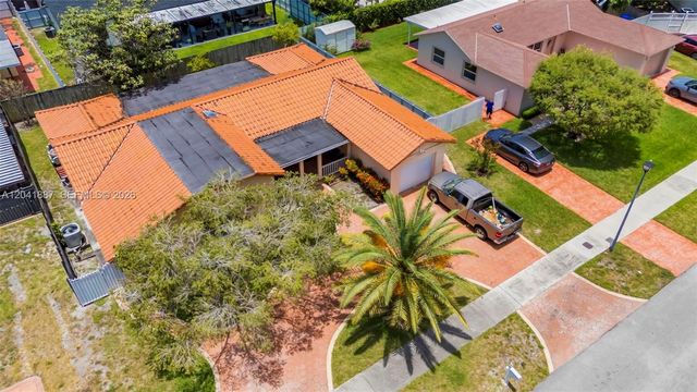 19240 NW 60th Ct, Hialeah, FL 33015