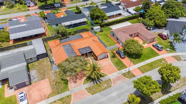19240 NW 60th Ct, Hialeah, FL 33015