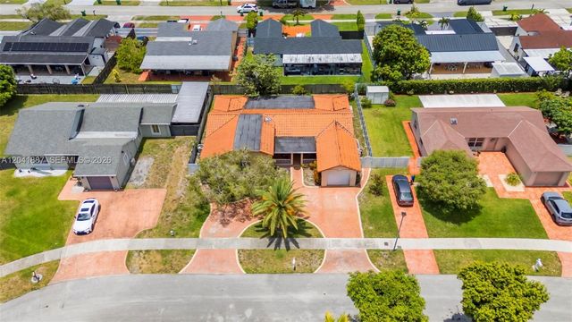 19240 NW 60th Ct, Hialeah, FL 33015