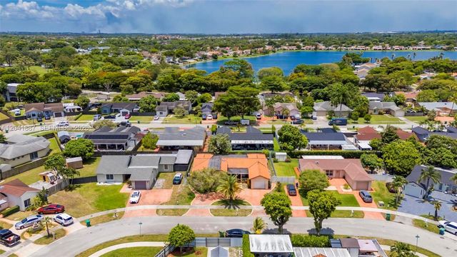 19240 NW 60th Ct, Hialeah, FL 33015
