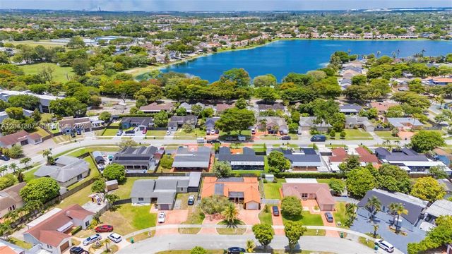 19240 NW 60th Ct, Hialeah, FL 33015