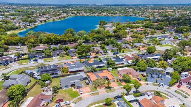 19240 NW 60th Ct, Hialeah, FL 33015
