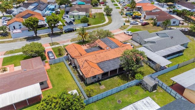 19240 NW 60th Ct, Hialeah, FL 33015