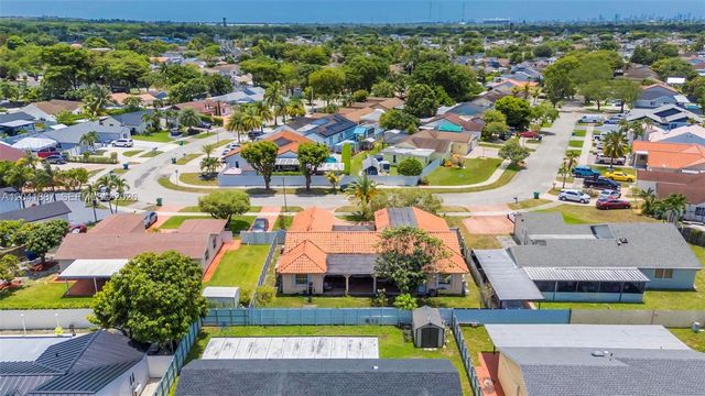 19240 NW 60th Ct, Hialeah, FL 33015