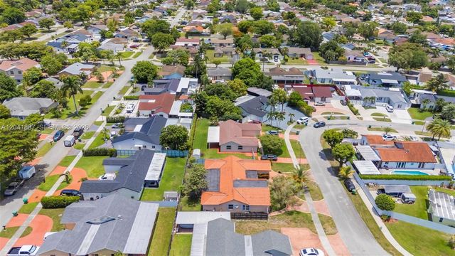 19240 NW 60th Ct, Hialeah, FL 33015