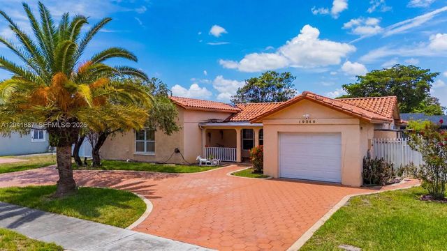 19240 NW 60th Ct, Hialeah, FL 33015