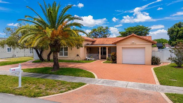 19240 NW 60th Ct, Hialeah, FL 33015