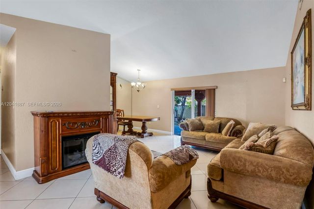 19240 NW 60th Ct, Hialeah, FL 33015