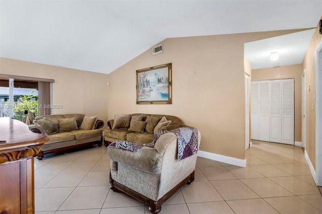 19240 NW 60th Ct, Hialeah, FL 33015