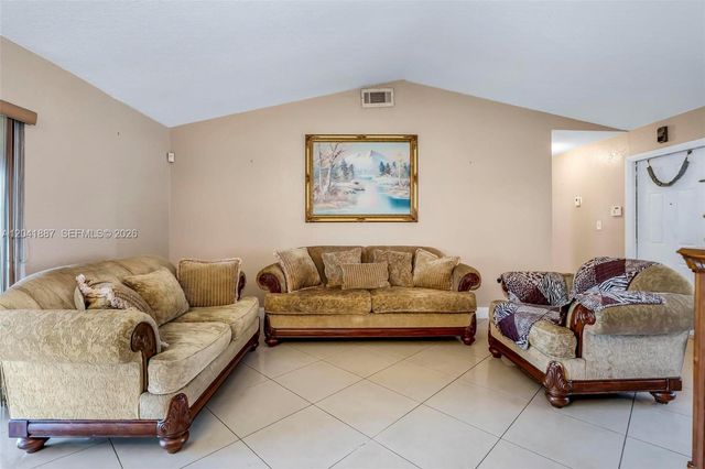 19240 NW 60th Ct, Hialeah, FL 33015