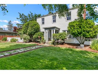 1112 S 6TH St, Cottage Grove, OR 97424