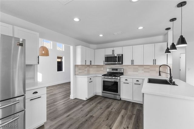 5213 Standing Rock Place, Las Vegas, NV 89130