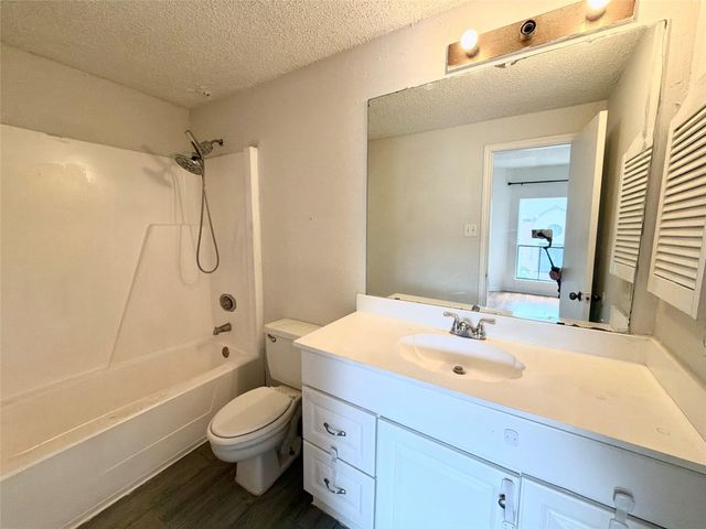 10156 Waterstone Drive, Houston, TX 77042