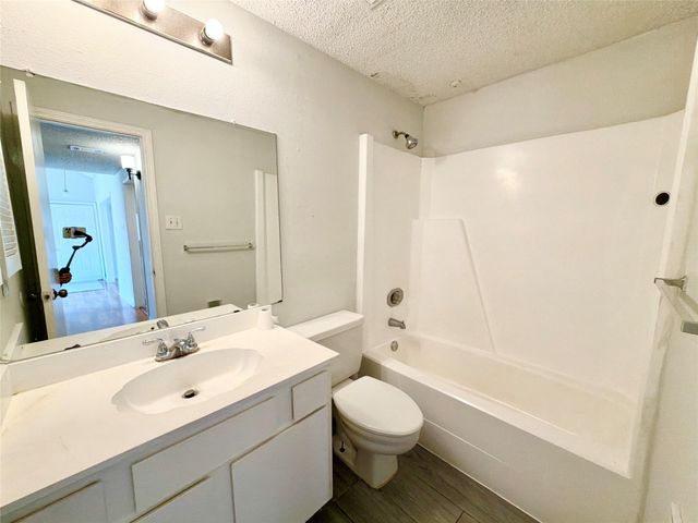10156 Waterstone Drive, Houston, TX 77042