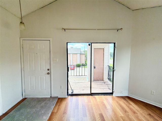 10156 Waterstone Drive, Houston, TX 77042