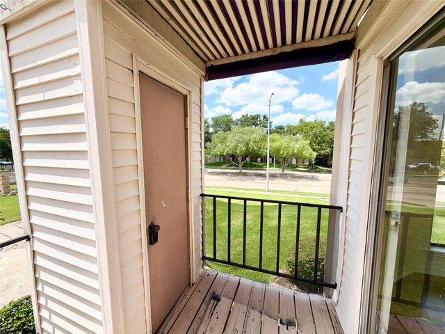 10156 Waterstone Drive, Houston, TX 77042
