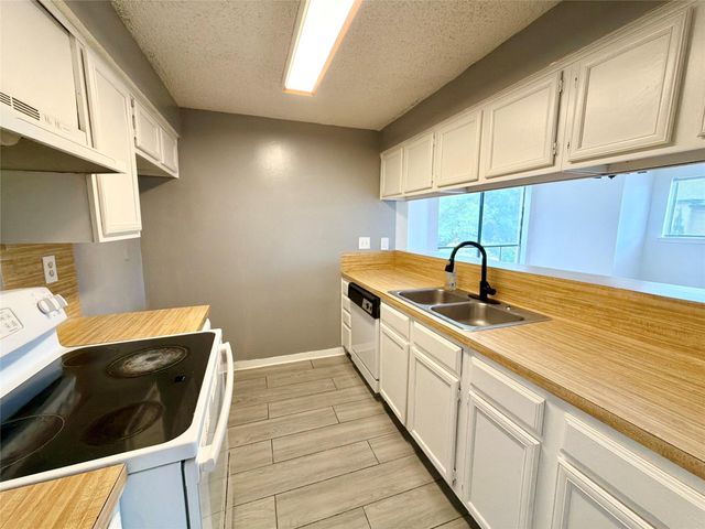 10156 Waterstone Drive, Houston, TX 77042
