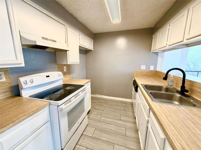 10156 Waterstone Drive, Houston, TX 77042