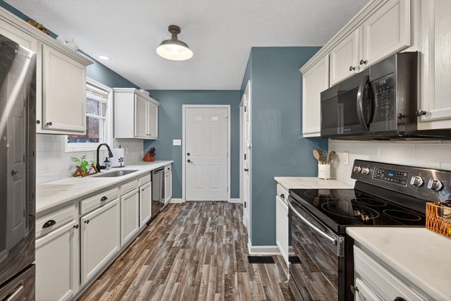 913 Pinoak Drive, Nicholasville, KY 40356