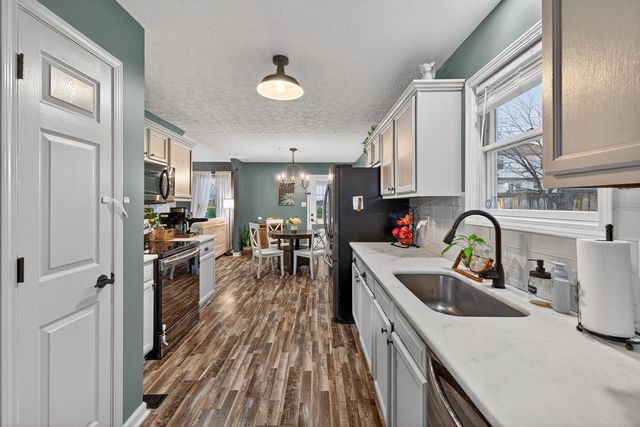 913 Pinoak Drive, Nicholasville, KY 40356