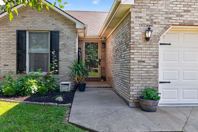 913 Pinoak Drive, Nicholasville, KY 40356