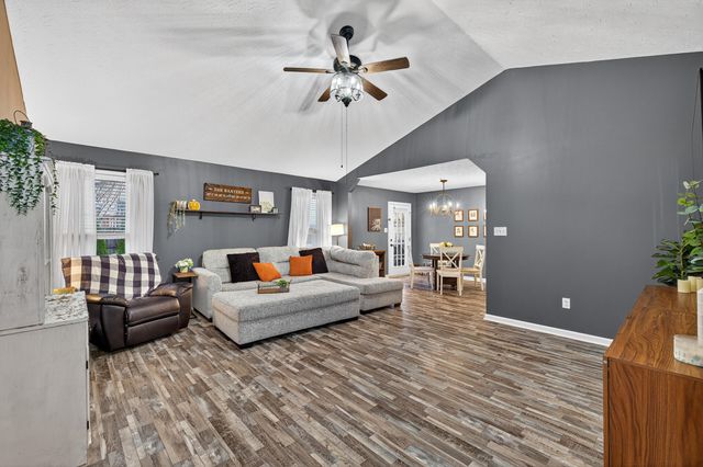913 Pinoak Drive, Nicholasville, KY 40356