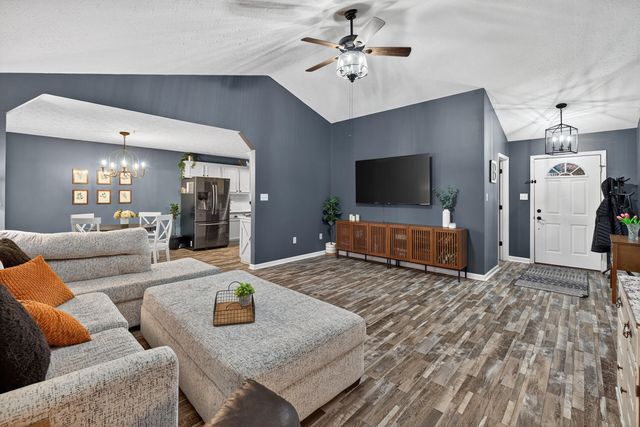 913 Pinoak Drive, Nicholasville, KY 40356