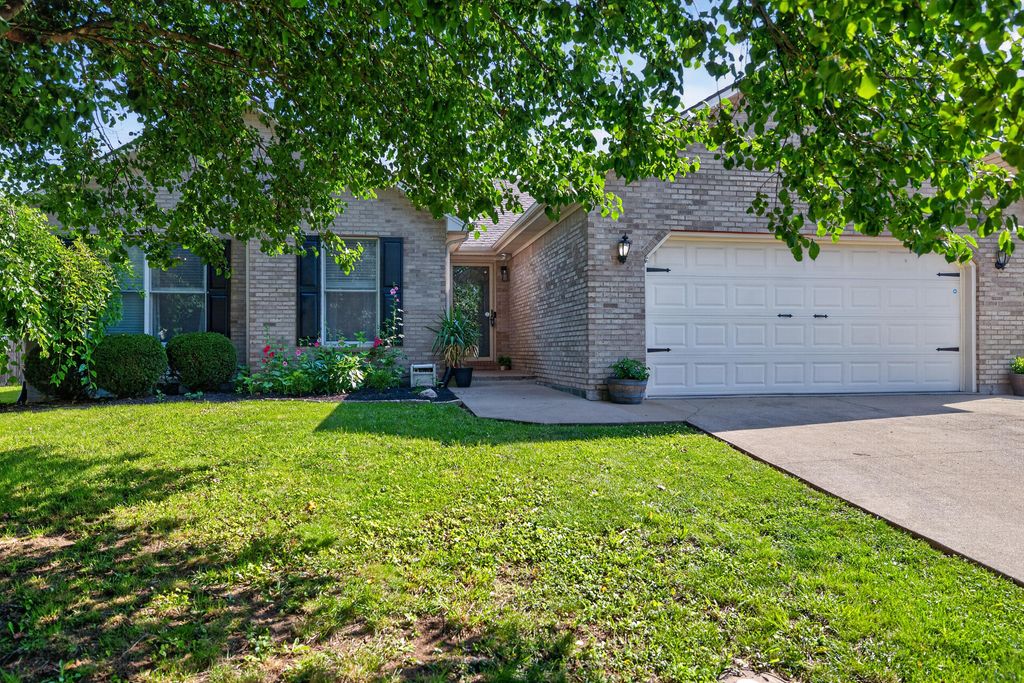 913 Pinoak Drive, Nicholasville, KY 40356