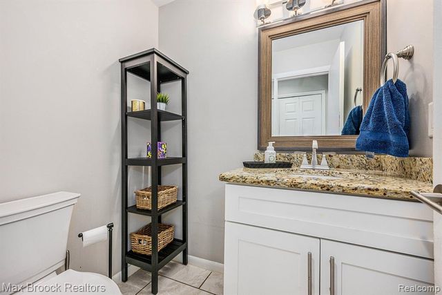 4371 Foxpointe Drive, West Bloomfield, MI 48323